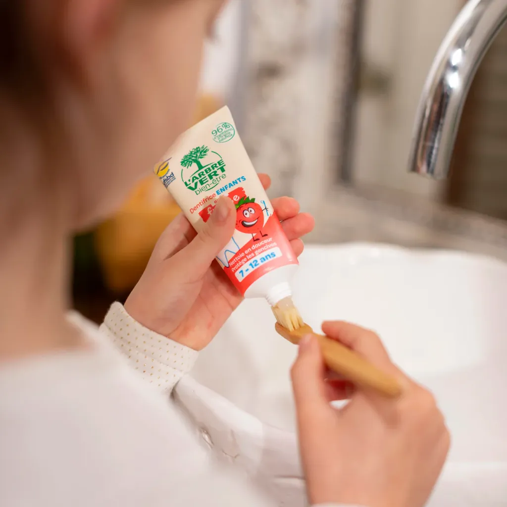 dentifirce-fraise-50ml_galerie_2_03108b2d-ba68-4654-b8e5-abe6ccfb45cd.webp